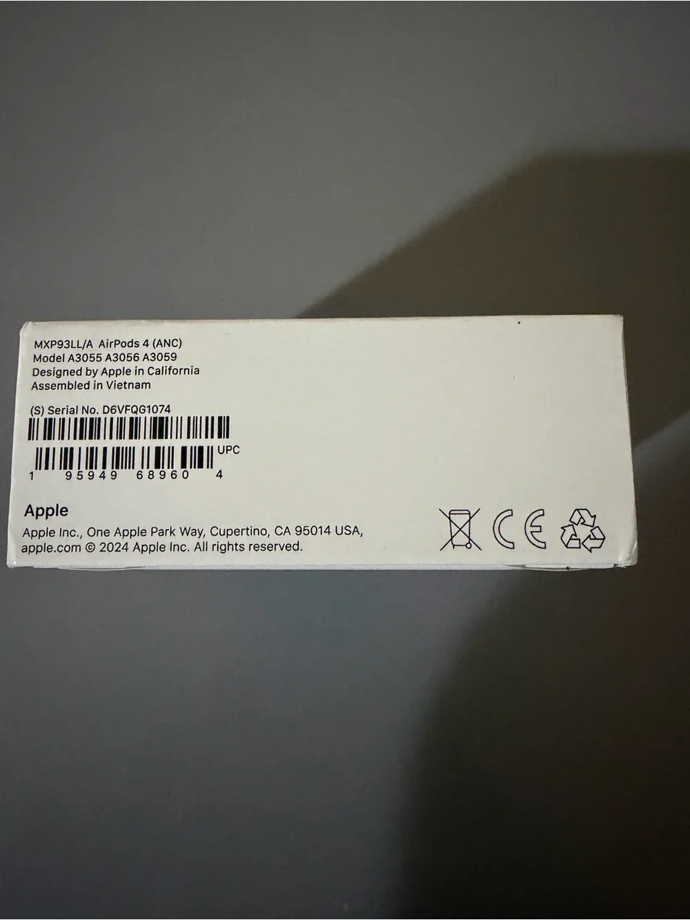 NWT- authentic Apple Airpods 4 - Active noise cancellation.